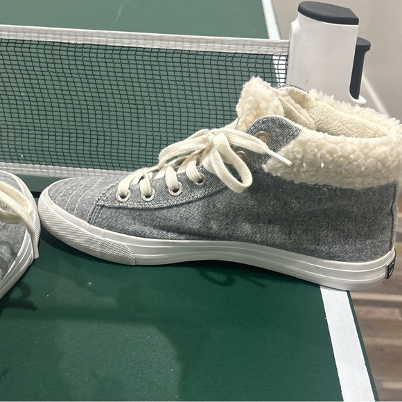 Tommy Bahama - Womans Gray High Top Sherpa/Fleece Lined Shoes Sneakers Size 10 - Picture 9 of 12